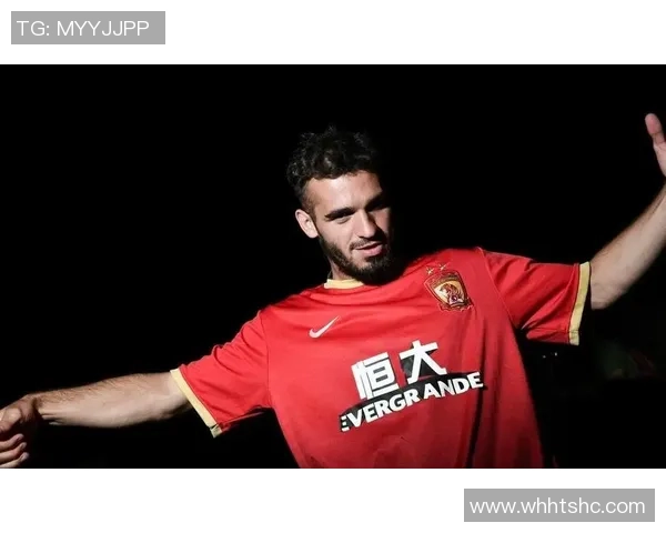 足球明星素描艺术作品展现传奇人物风采引发球迷热议 足球明星素描艺术作品展现传奇人物风采引发球迷热议