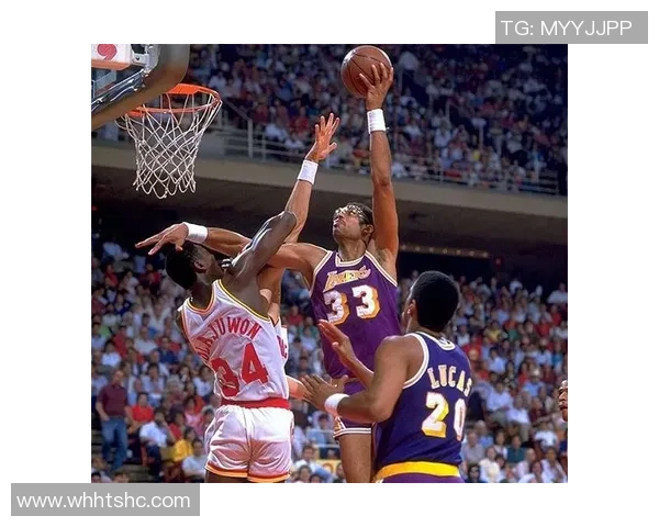 足球球星逆袭之路 从迷茫到辉煌的奋斗故事 足球球星逆袭之路 从迷茫到辉煌的奋斗故事