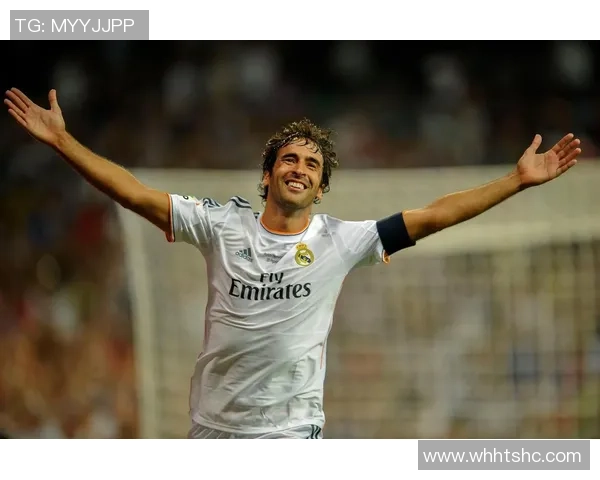 聚焦4号足球球星：从绿茵场上的闪耀到个人成就的传奇之路